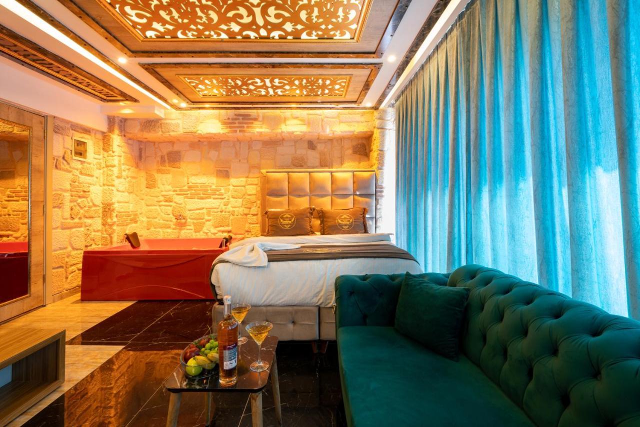 Hotel Business *