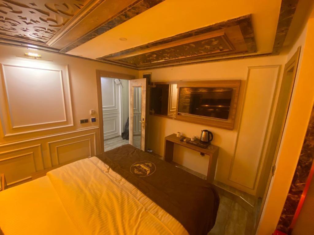 Business Hotel *