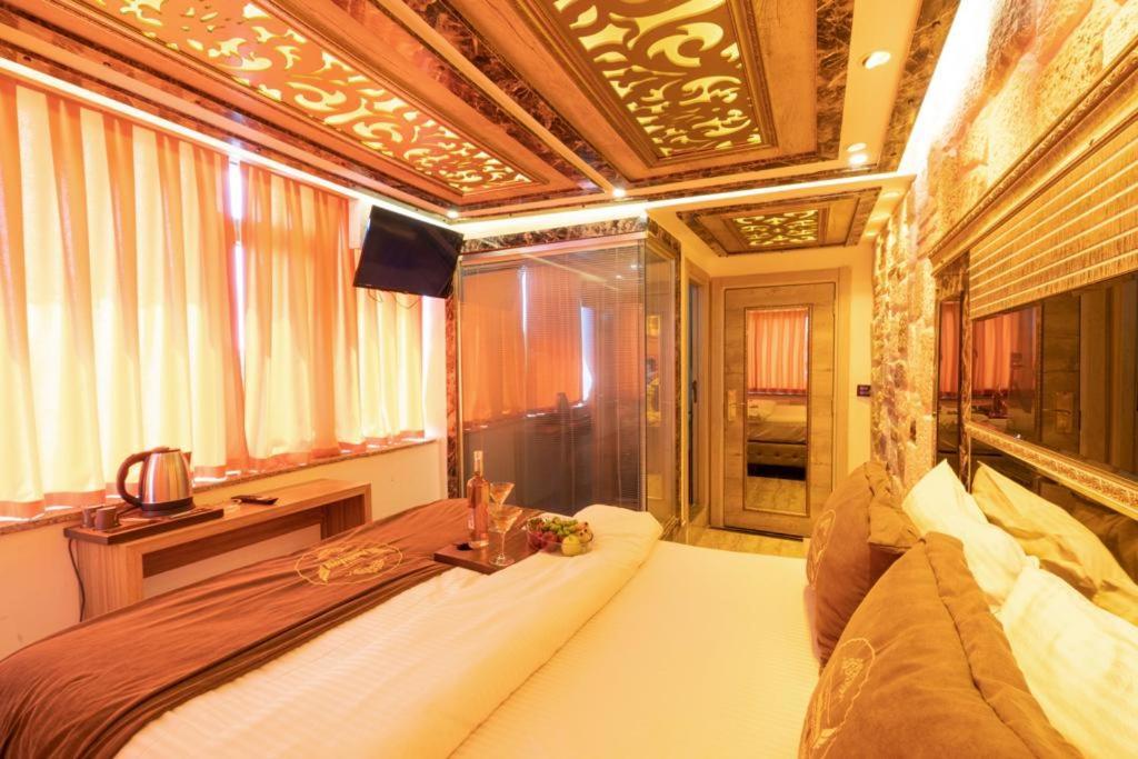 Business Hotel *