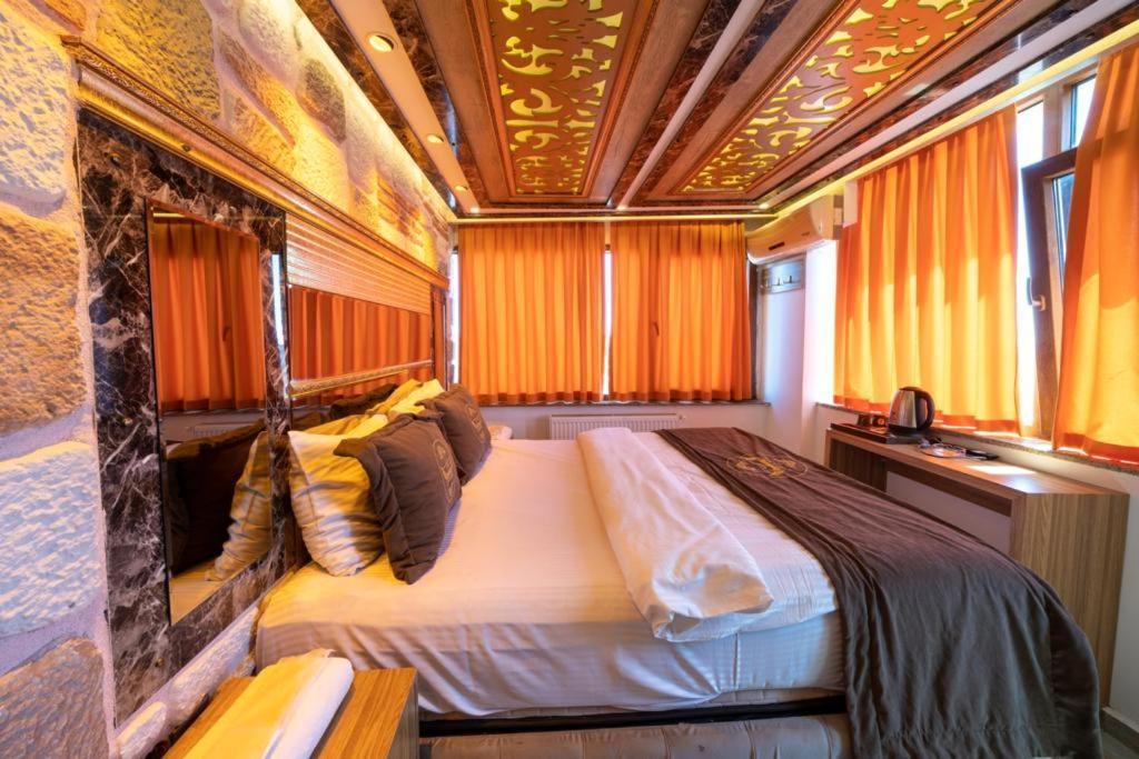 Business Hotel
